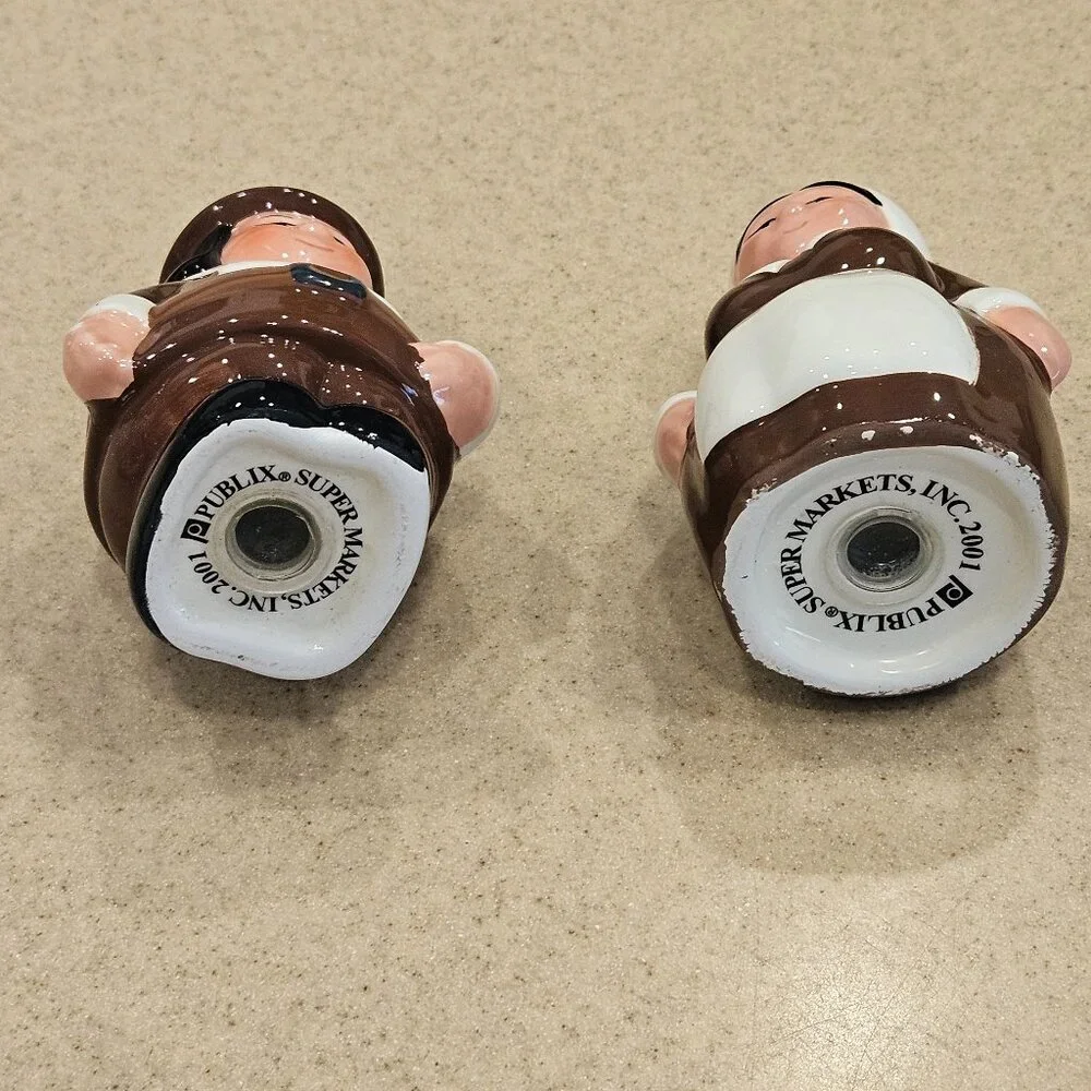LIMITED PUBLIX CERAMIC THANKSGIVING FALL PILGRIM SALT & PEPPER SHAKERS SET